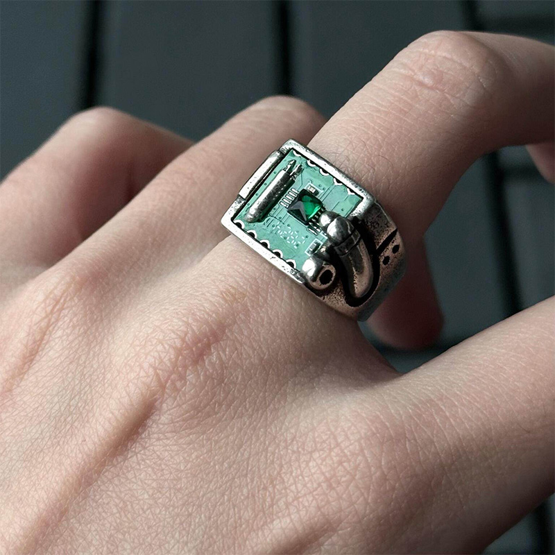 Anello Retrò Tech PCB per Uomo - Tech Accessories Industry recensione e prezzo