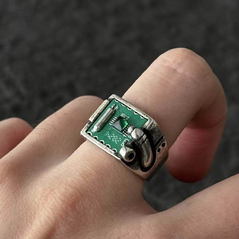 Anello Retrò Tech PCB per Uomo - Tech Accessories Industry recensione e prezzo